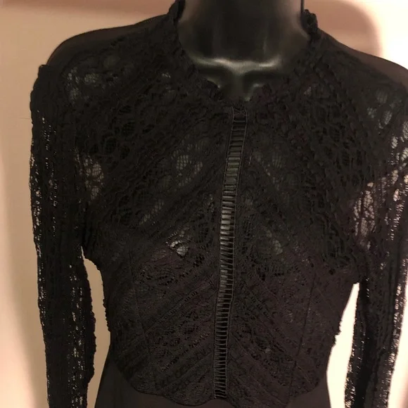Black long sleeve dress, back is see trough - Picture 7 of 8